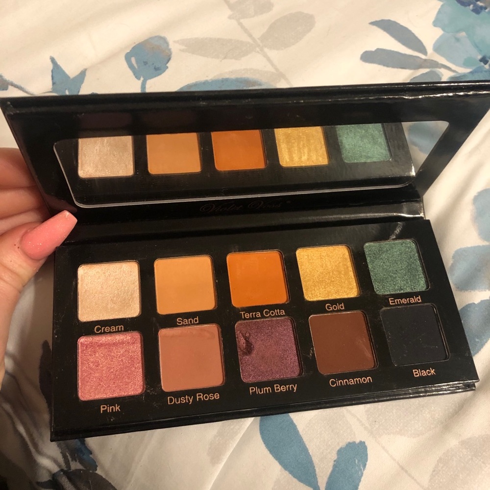 Violet Voss essentials pallet